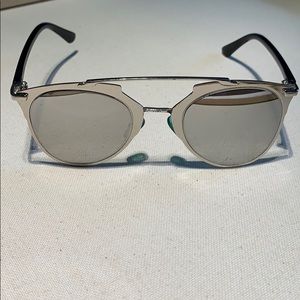 Mirrored gray Suglasses
